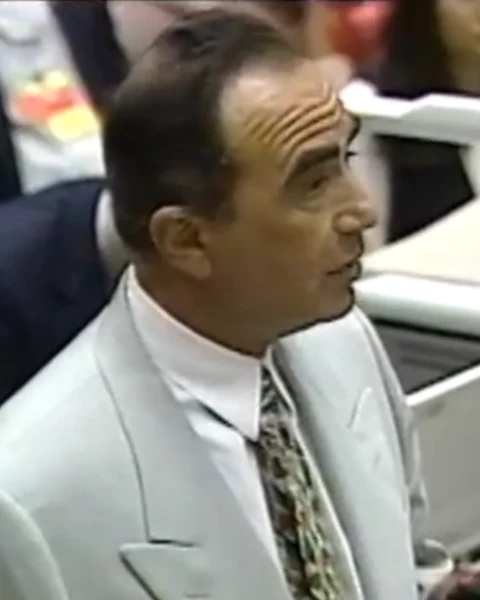 Courtroom still of Robert Shapiro.